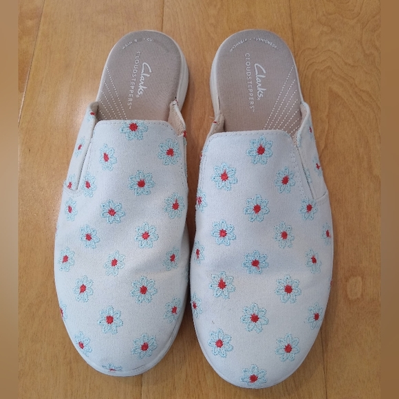 Cloudsteppers by Clarks Shoes - White Clark's cloudsteppers